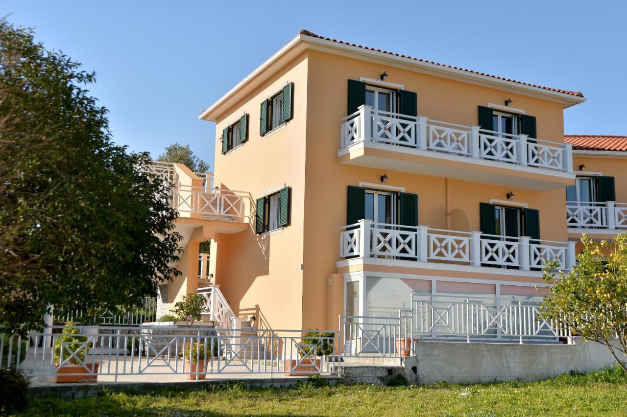Villa Reverenza Lixouri Eksteriør billede